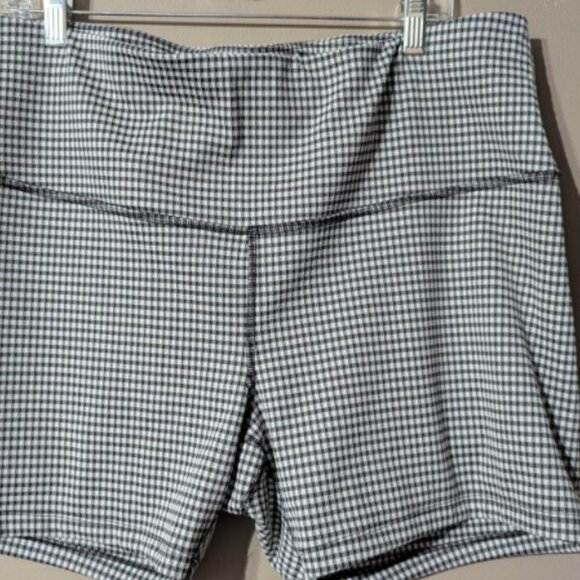 Nike black and white checkered exercise short 2X - Picture 6 of 6